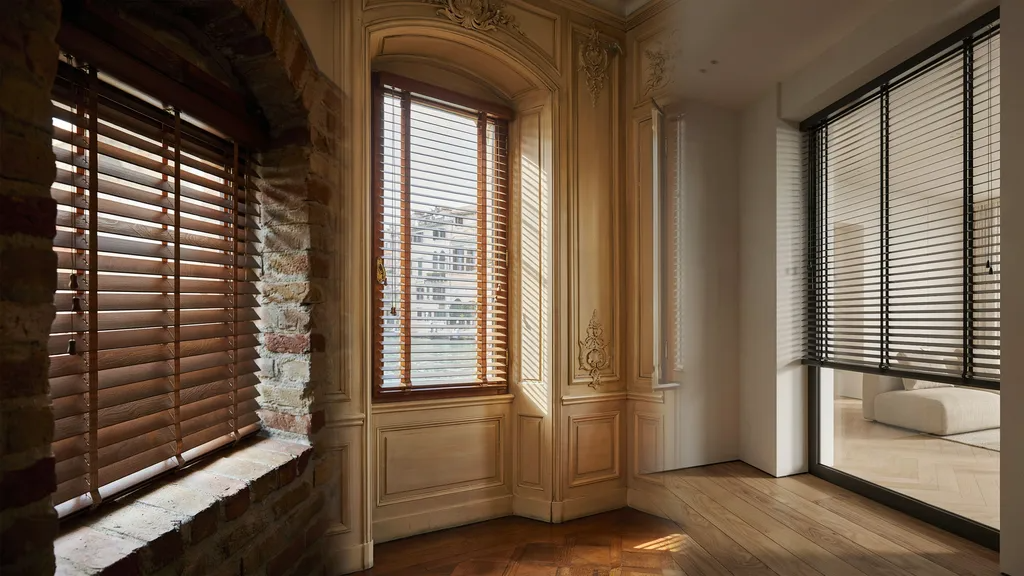 Visual comparison showing the evolution of Venetian blinds from traditional wooden designs to modern aluminum and faux wood window coverings.
